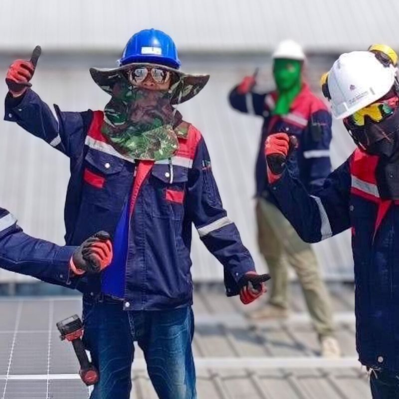 ทีมติดตั้งพร้อม PPE และอบรมความปลอดภัย